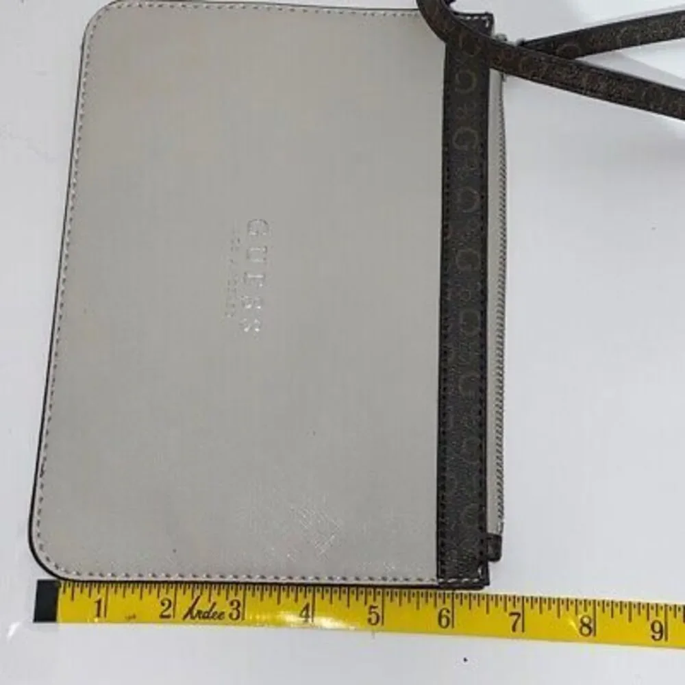 Guess Los Angeles Women's Gray Black‎ Monogram Trim Slim Wristlet